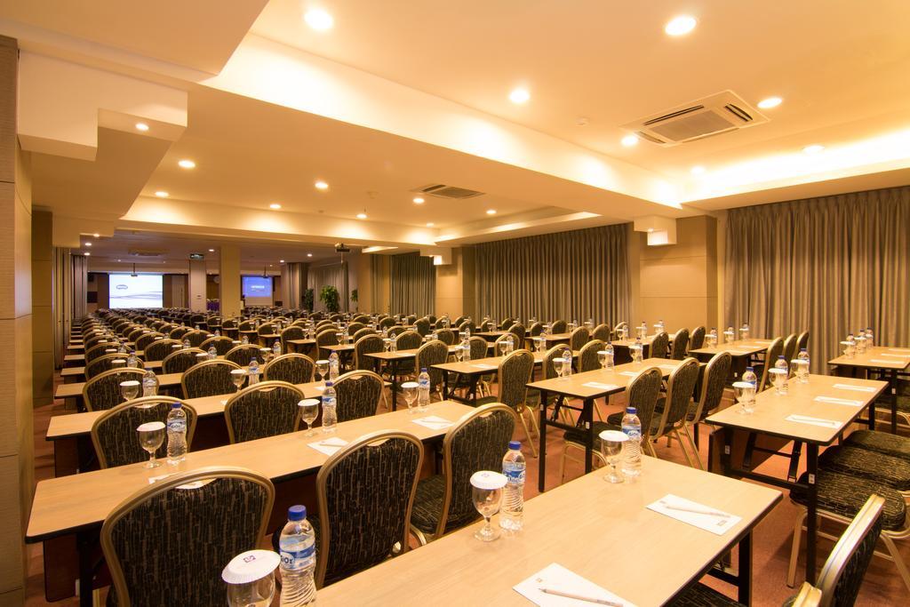 Kuta Central Park Hotel Exterior foto